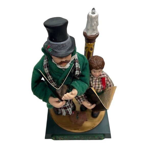 Holiday Creations Dickens Collection Musical Caroler Figure Illuminated Musical - Picture 12 of 16